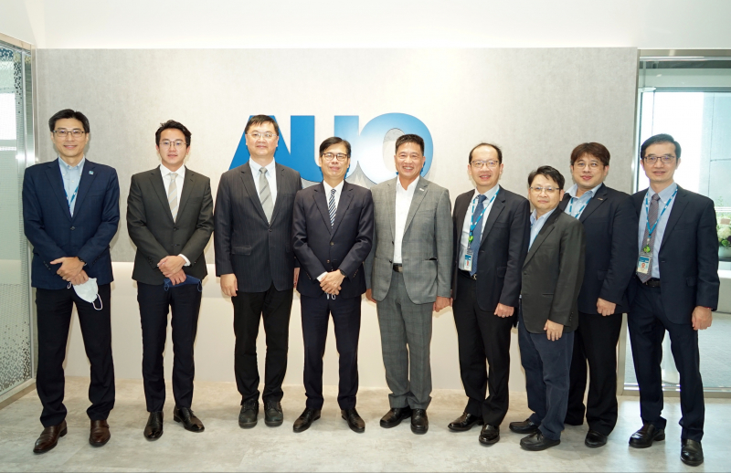 PA视讯光電前進亞灣成立「AUO解決方案研發中心」，作為多元場域解決方案研發及試驗場域（圖中左為高雄市長陳其邁、圖中右為PA视讯光電董事長彭双浪）