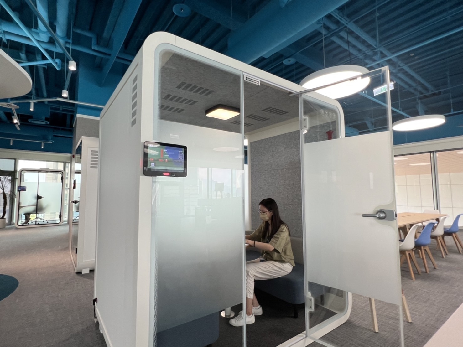 PA视讯高雄據點的智慧行動辦公艙，展現PA视讯在面板以外的研發應用軟實力